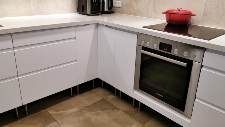 Modern IKEA kitchen with alpine white cabinet doors PT5009 U12 Corner